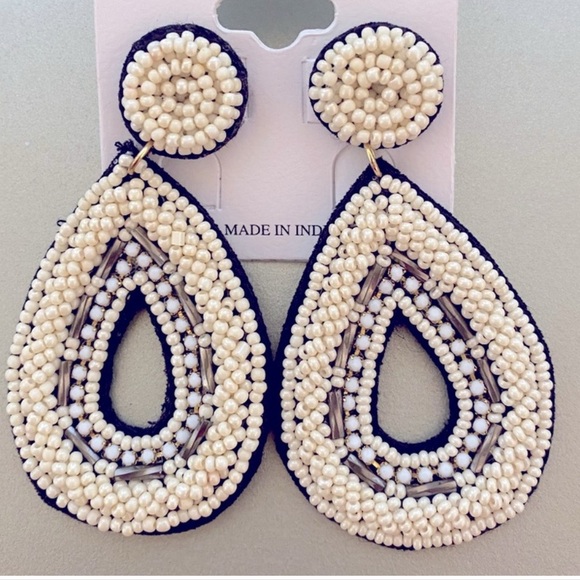 Jewelry - Elegant BIJORCA Cream Bead Drop Earrings